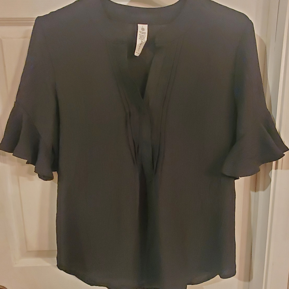 Chic Black Ruffle Sleeve Blouse